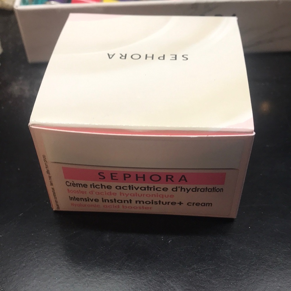 Face moisturizer